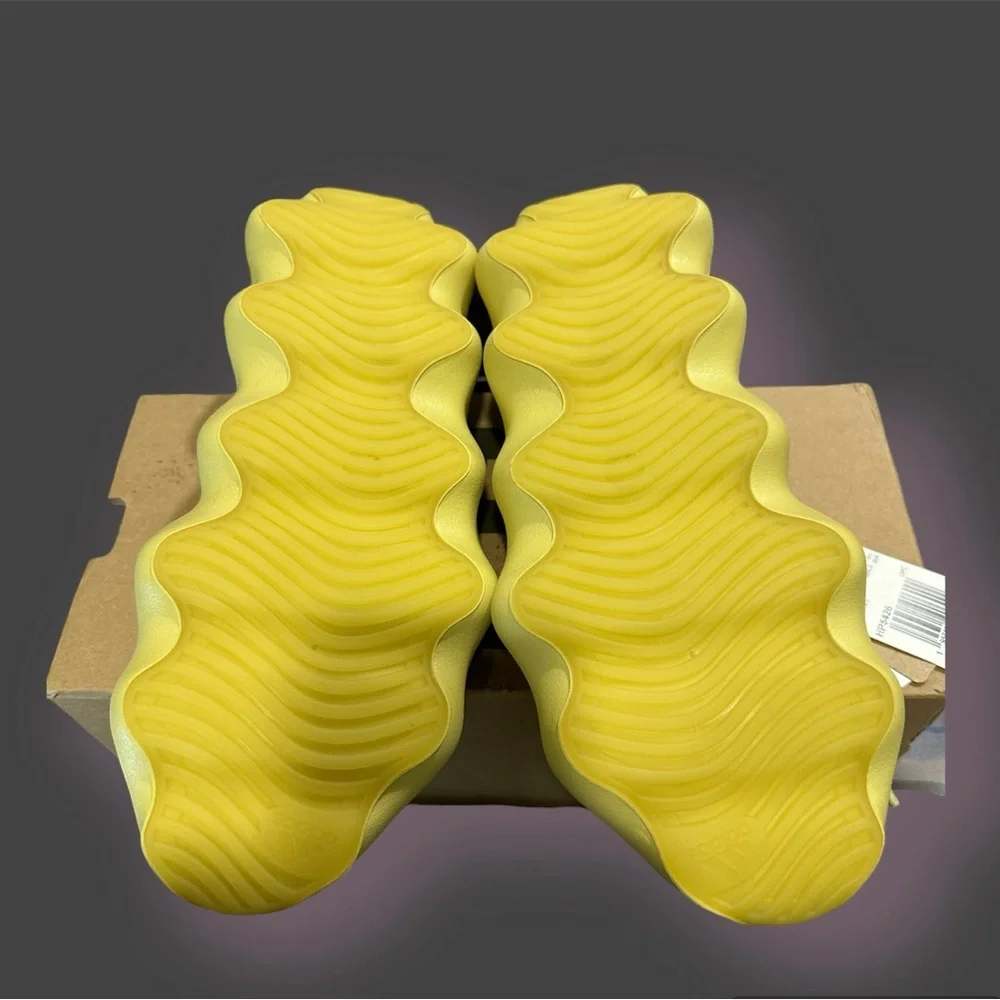 Yeezy 450 - Picture 3 of 5